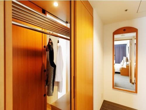 Premium Corner Twin Room with Park View - Non-Smoking