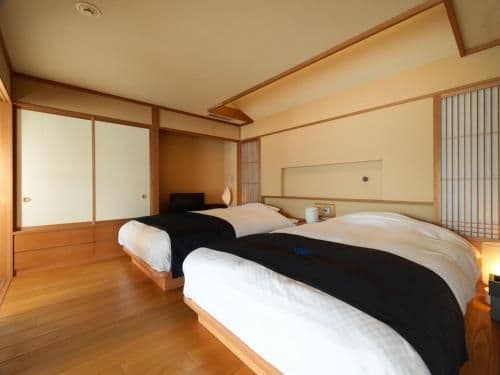 Deluxe Suite with Open-Air Bath and Lake View - Traditional Japanese Style Kaiseki Dinner + Japanese Style Breakfast Included