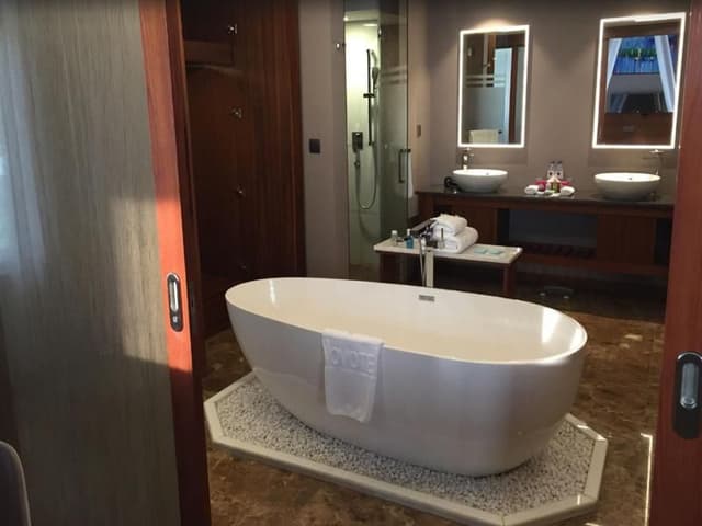 SUITE SUPERIOR LAKE VIEW