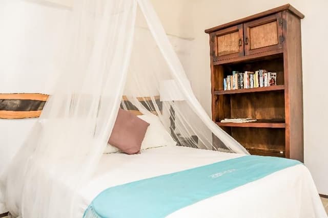 BUNGALOW TWO DOUBLE BEDS