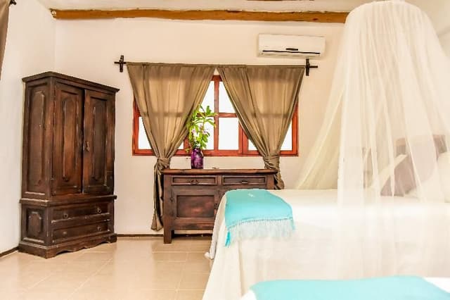 BUNGALOW TWO DOUBLE BEDS
