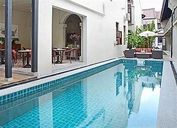 Noordin Mews1