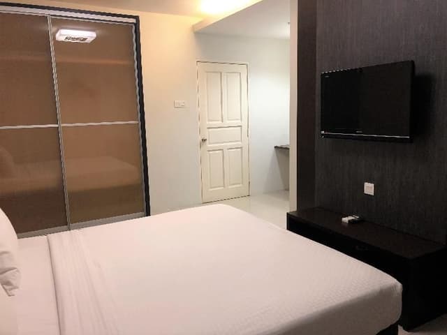 APARTMENT THREE BEDROOMS