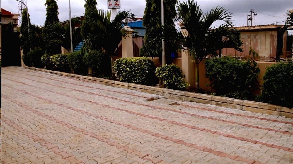 Hipoint Hotel and Suites2