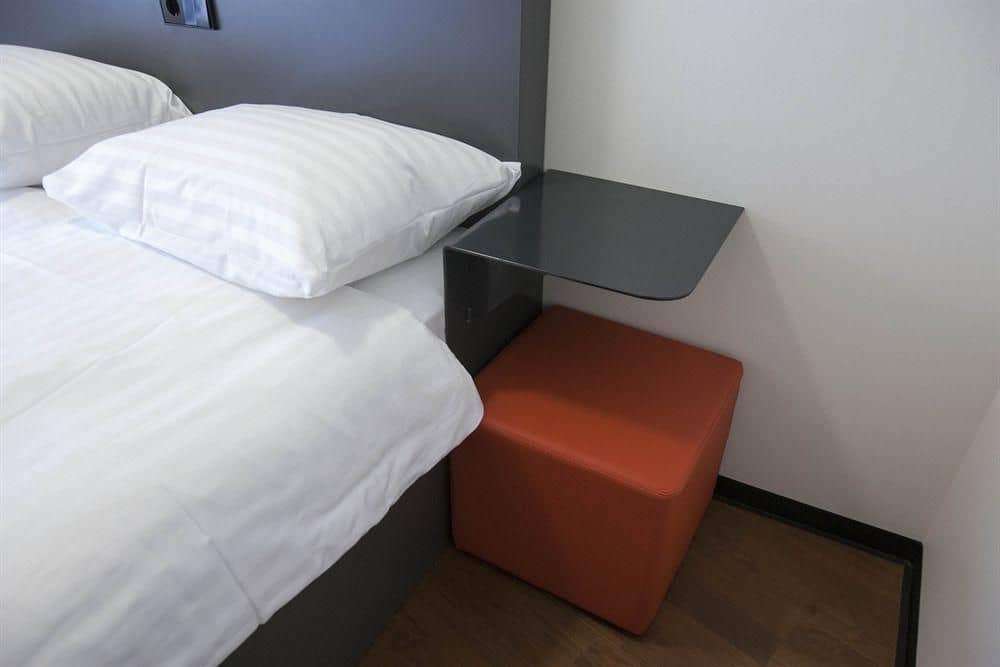 EASYHOTEL ROTTERDAM CITY CENTRE EASYHOTEL ROTTERDAM CITY CENTRE