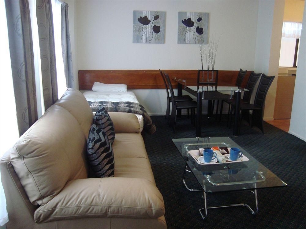 Airport Travel Air Motel2