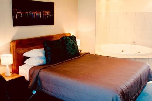 Ocean View Executive Studio with Spa Bath