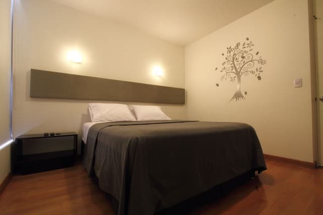 DOUBLE WITH DOUBLE BED