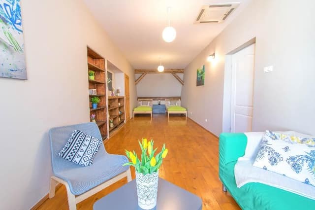 APARTMENT CAPACITY 8 THREE BEDROOMS