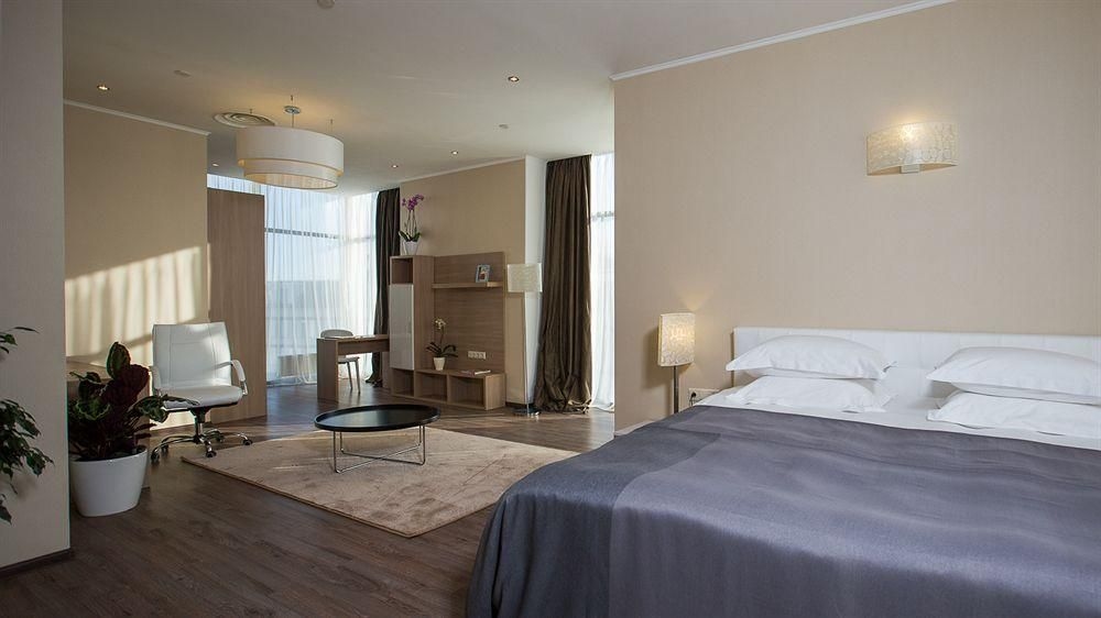 Russian Seasons Deluxe Hotel0