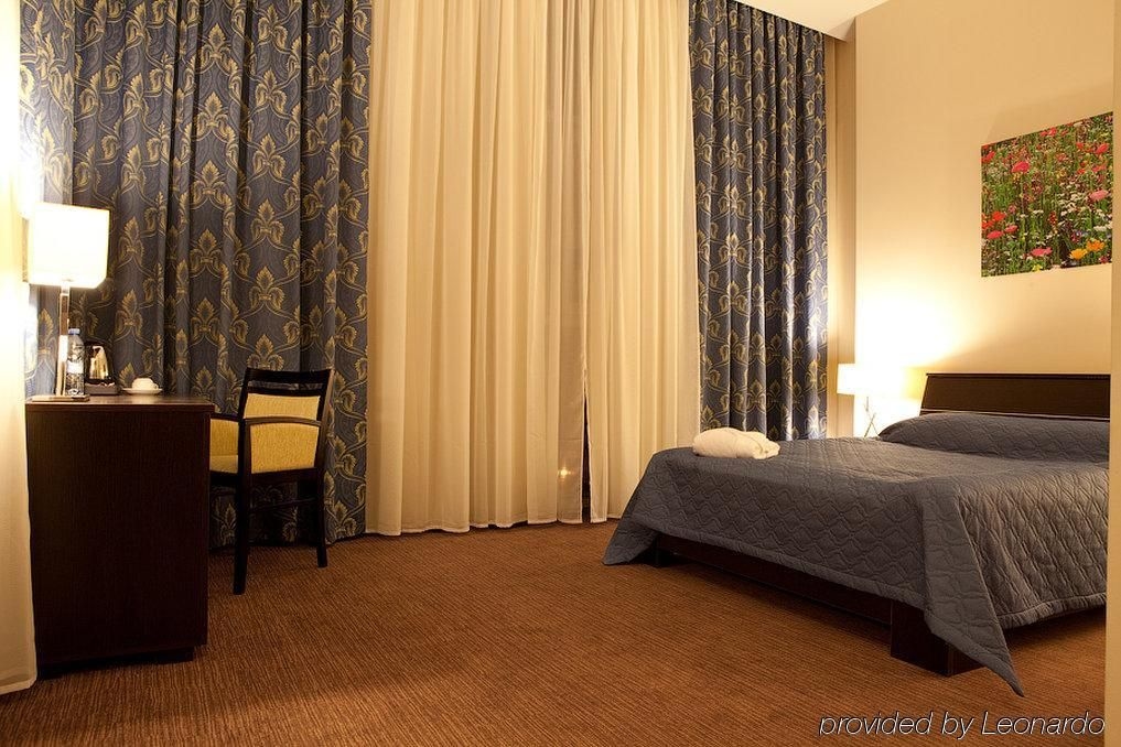 Triumph Hotel3