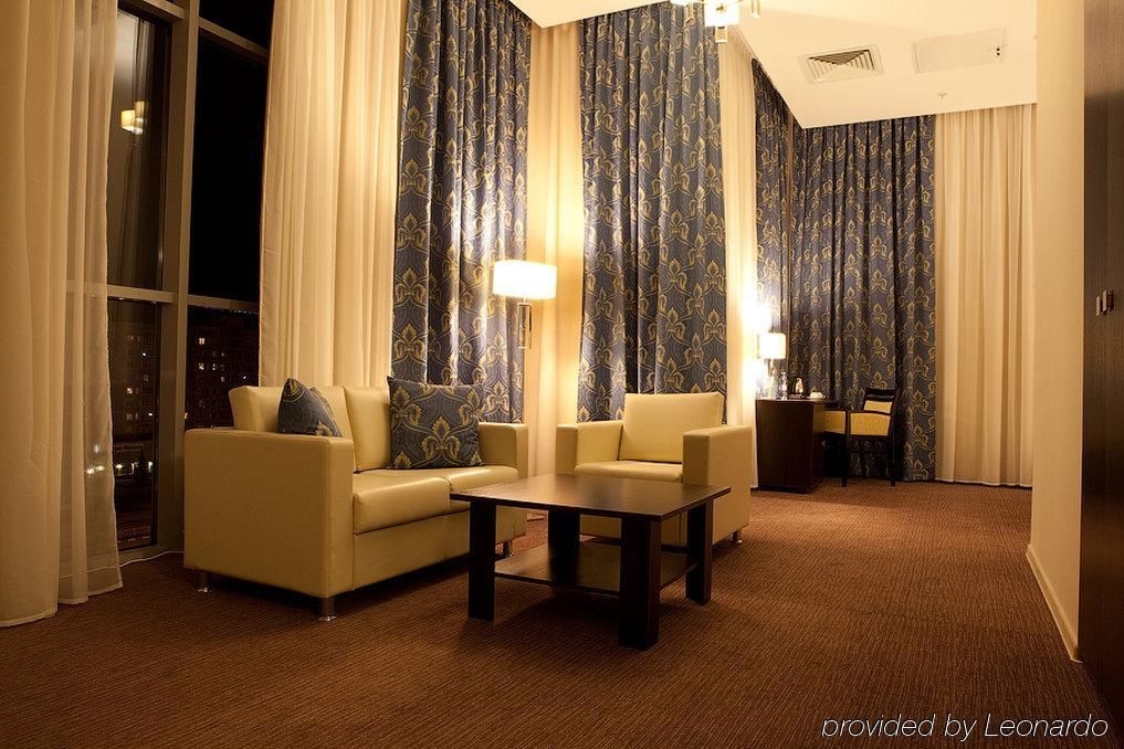 Triumph Hotel0