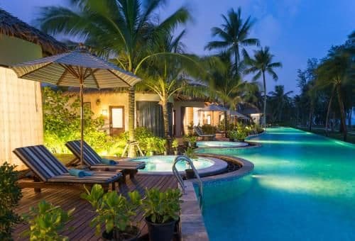 Oceanfront Jacuzzi Villa - Adults Only