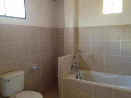Air-Conditioned Bungalow with Bathtub