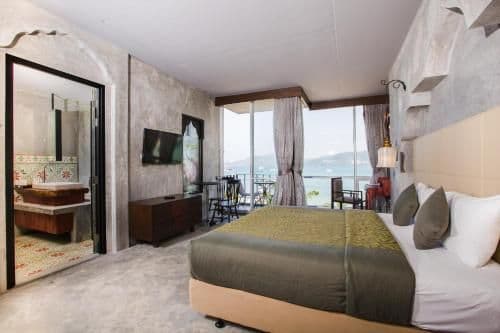 Deluxe Triple Studio with Sea View and Spa Bath