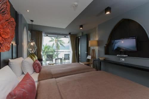 Connecting Studios with Sea View