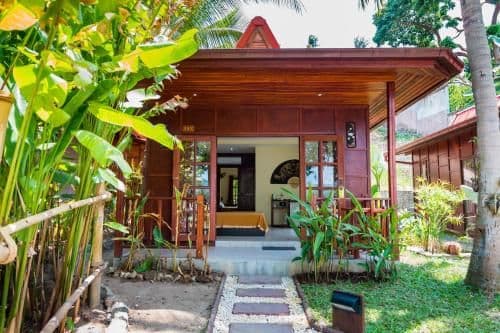 Deluxe Beach Front Bungalow with outdoor Jacuzzi