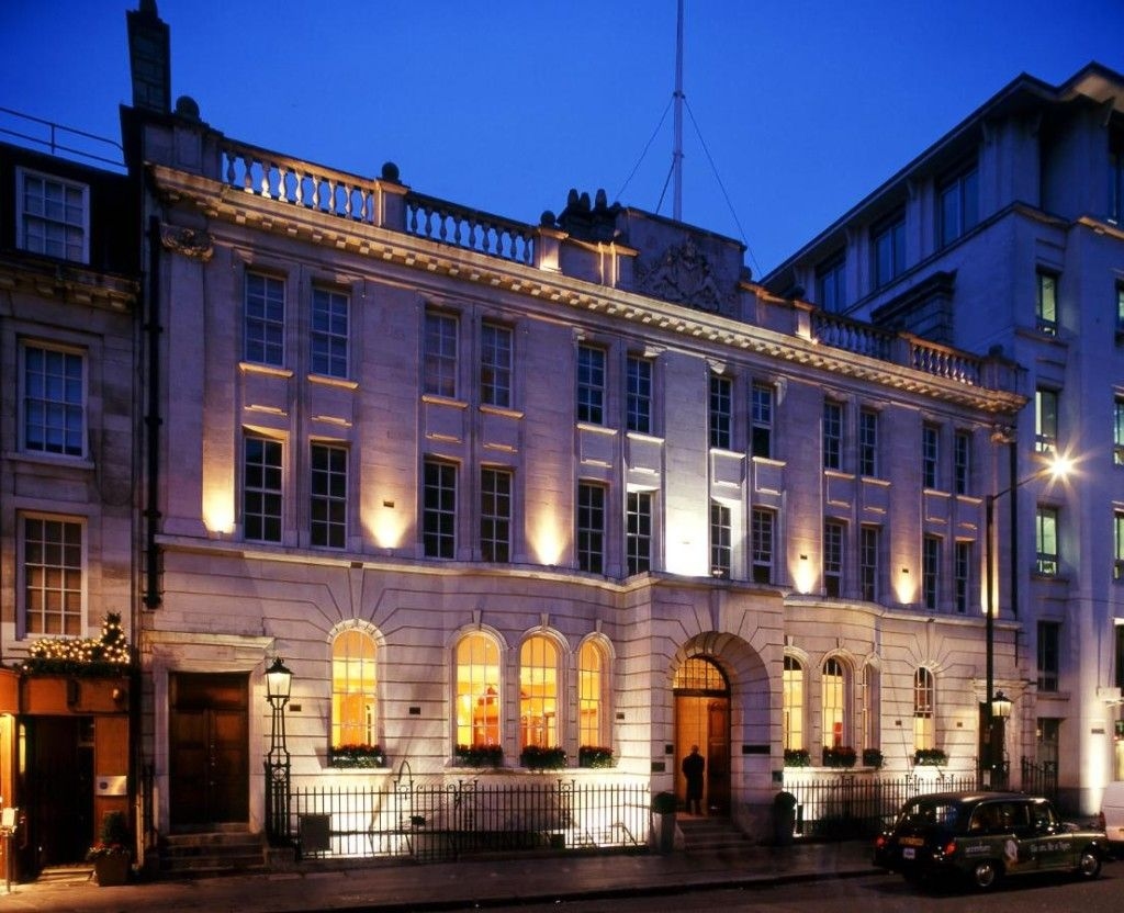 โรงแรมคอร์ตเฮาส์ (Courthouse Hotel London)0