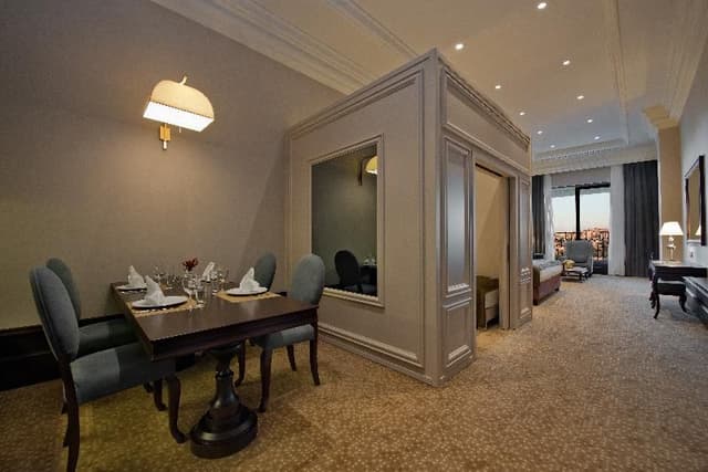 FAMILY ROOM CAPACITY 3