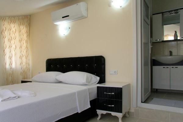 The Green Valley Hotel0