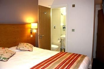 Lancaster Court Hotel0