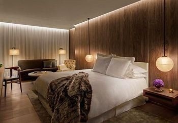 The London Edition Hotel0