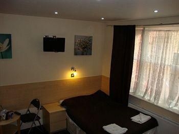 โรงแรมโทนี่ เฮาส์ (Tony's House Hotel)1