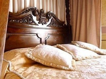 The Royal Pavilion Townhouse Hotel1