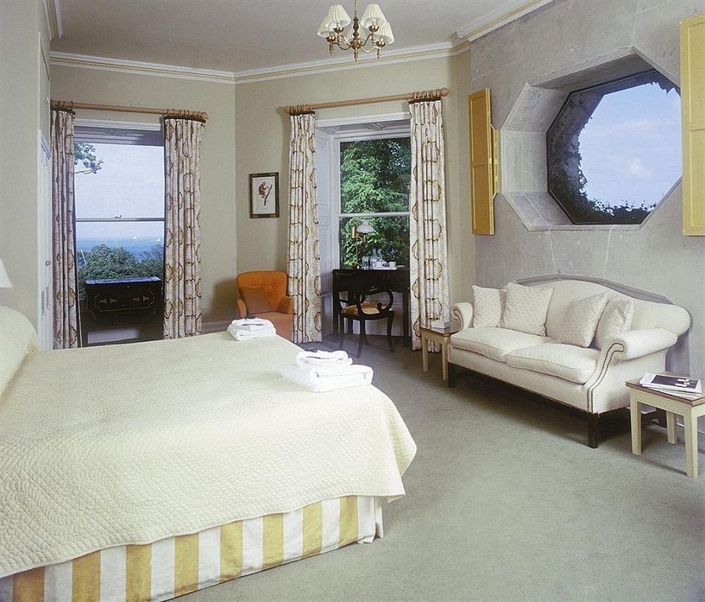 Priory Bay Hotel0