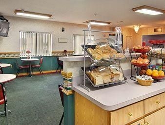 Ramada Limited Joliet South3
