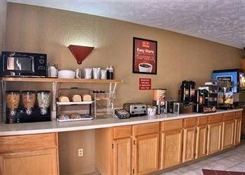 Econo Lodge Interstate 35 Exit 1831