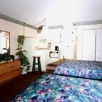 Castaways Beach Resort0