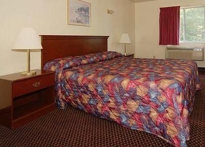 Econo Lodge Benns Church0