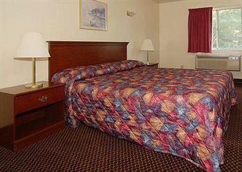 Econo Lodge Benns Church2
