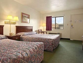 Super 8 Knoxville Downtown/West0