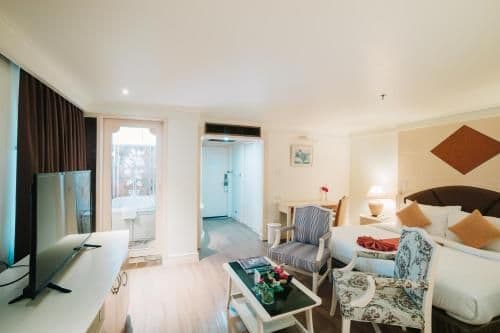 Deluxe Corner with Spa Bath