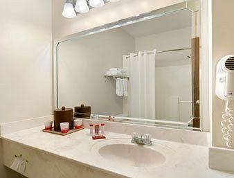 Ramada McComb4
