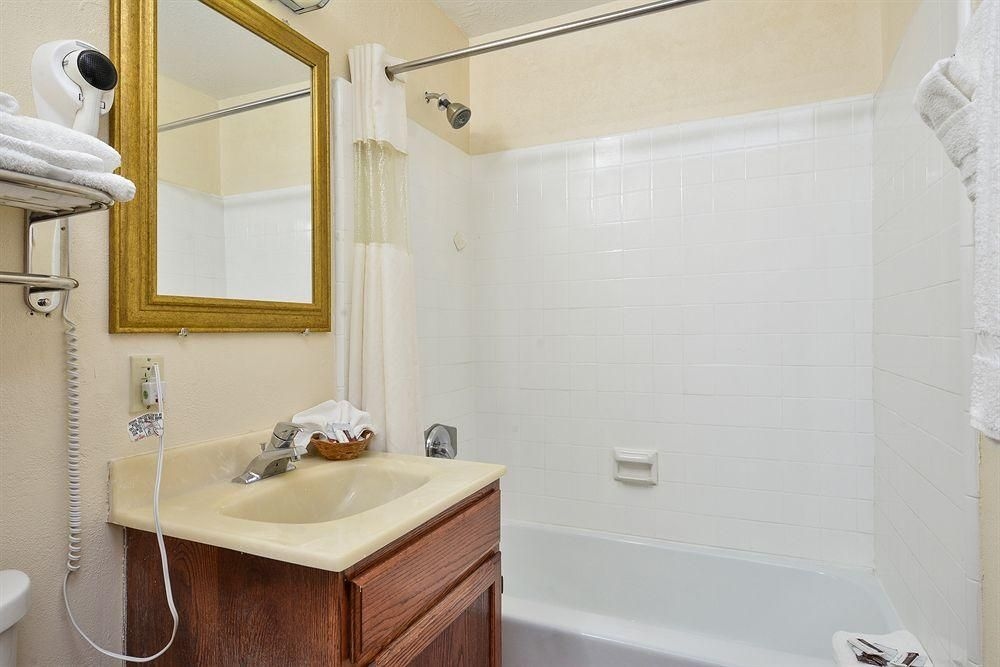 Super Star Inn and Suites1