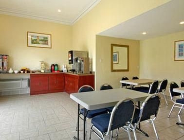 Howard Johnson Inn Kent3
