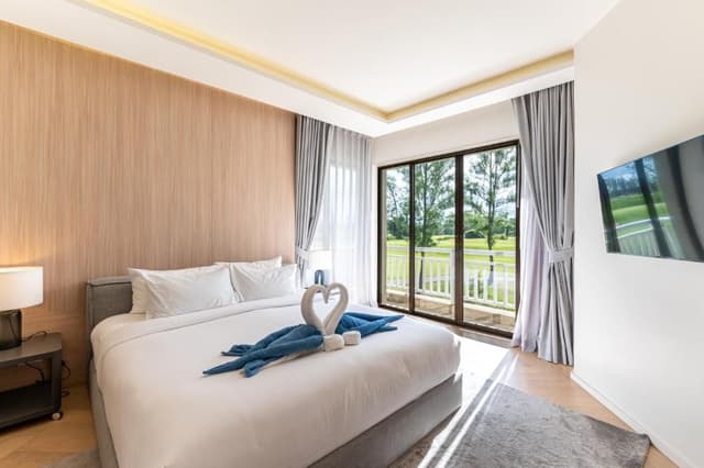 Grand Superior One-bedroom Apartment