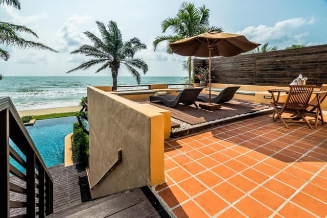 Frangipani Residences - Beachfront with Pool Access