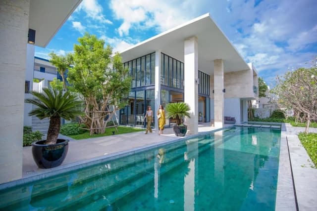 FIVE BEDROOM LUXURY POOL VILLA