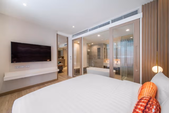 Corner Suite with Balcony
