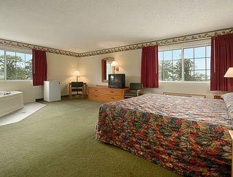 Super 8 Motel Le Claire Quad4