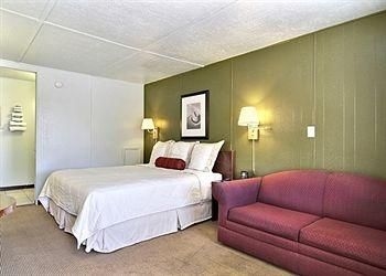 Rodeway Inn1