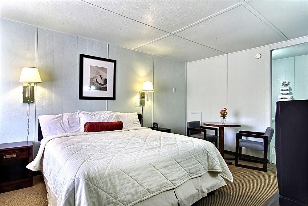 Rodeway Inn2