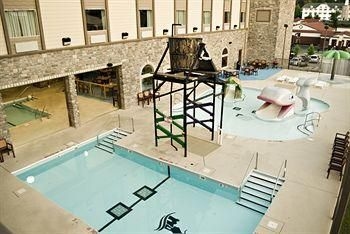 Castle Rock Indoor Water Park Resort3