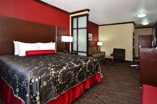Best Western Plus Classic Inn & Suites1