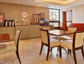 Howard Johnson Inn Queens2