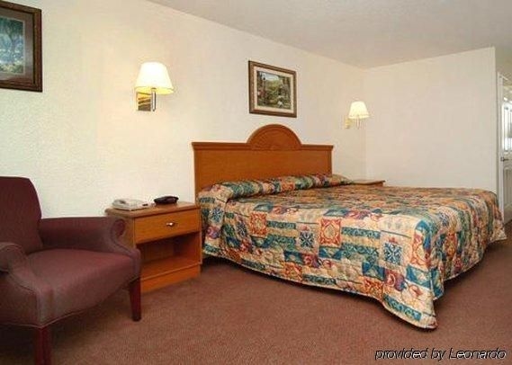 ECONO LODGE AZLE2